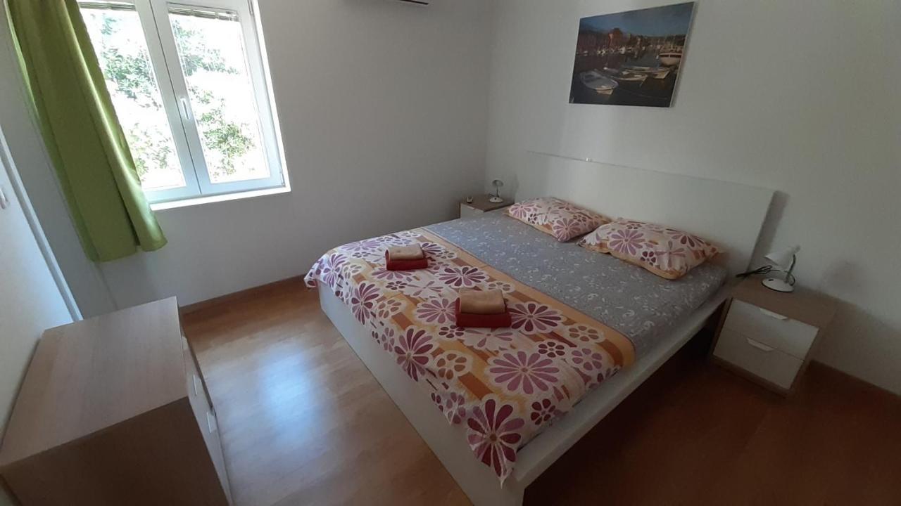 Apartments Marinko Stari Grad  Eksteriør billede