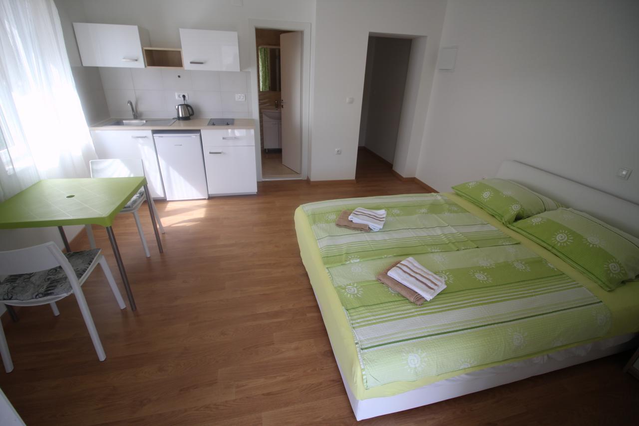 Apartments Marinko Stari Grad  Eksteriør billede