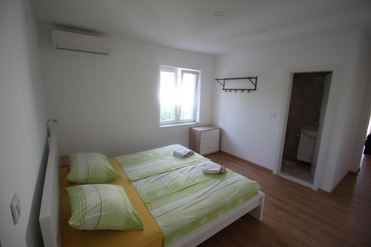 Apartments Marinko Stari Grad  Eksteriør billede