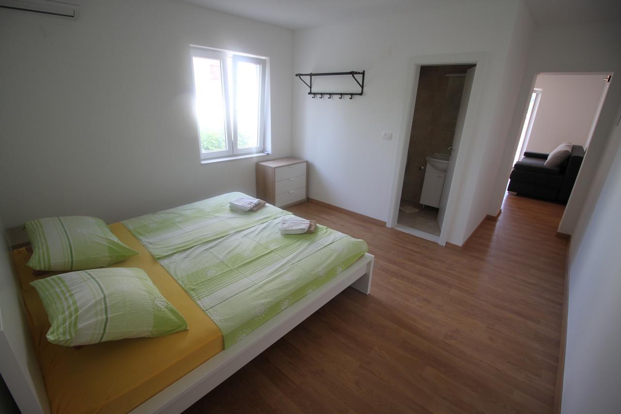 Apartments Marinko Stari Grad  Eksteriør billede